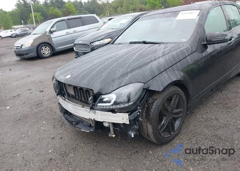 2014 Mercedes-Benz C 300 из США, поврежденный, VIN WDDGF8AB1EA954503